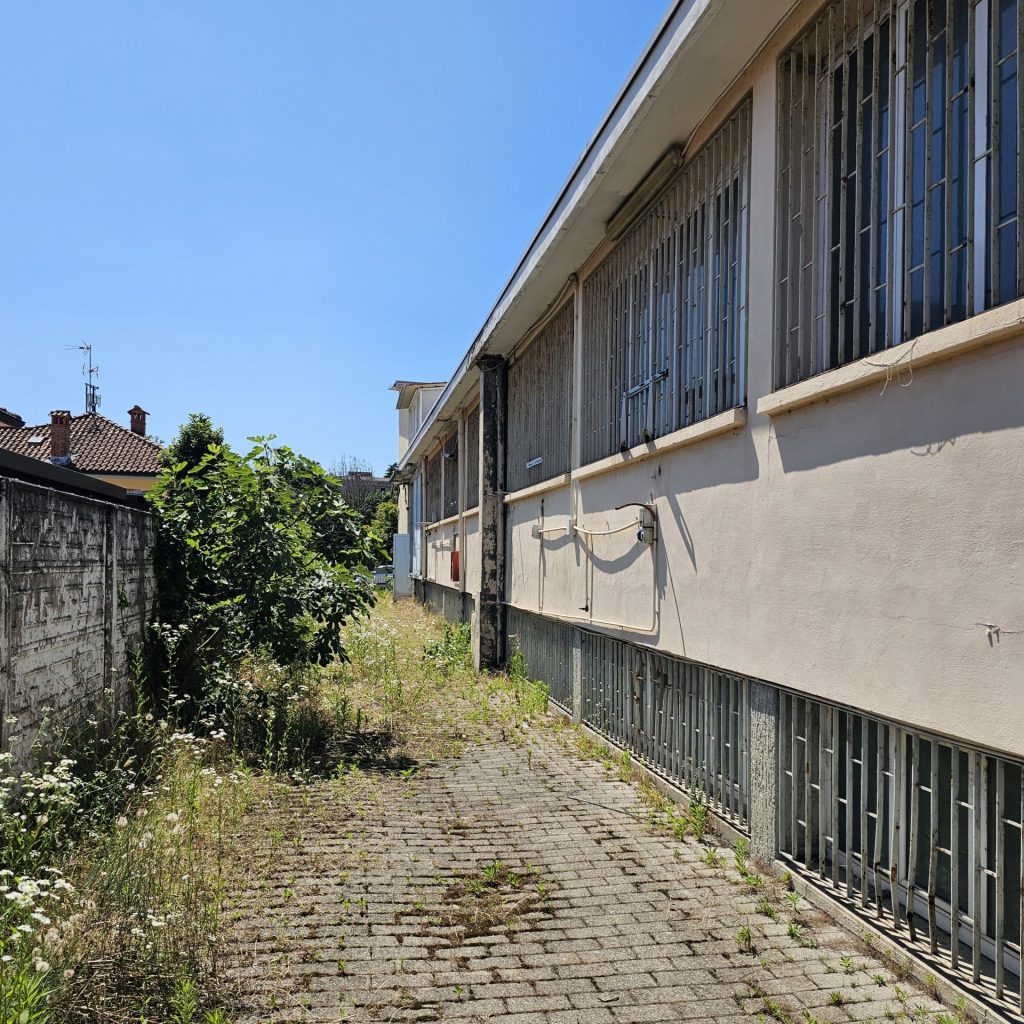 Ristrutturazione edificio industriale RESIDENZA L82